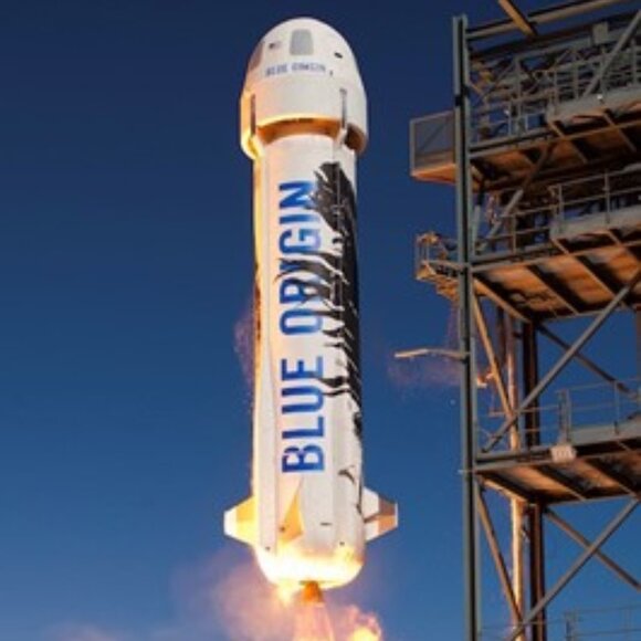 Executive Desk Model of the Blue Origin New Shepard Rocket - Picture 3 of 4